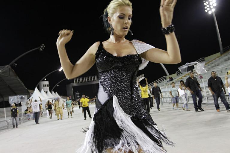 Ana Hickmann durante ensaio técnico no Anhembi, em São Paulo