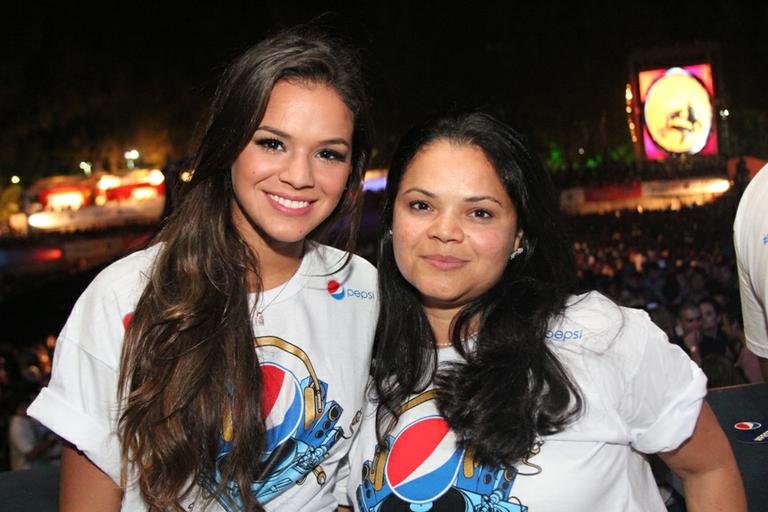 Bruna Marquezine com a mãe, Neide