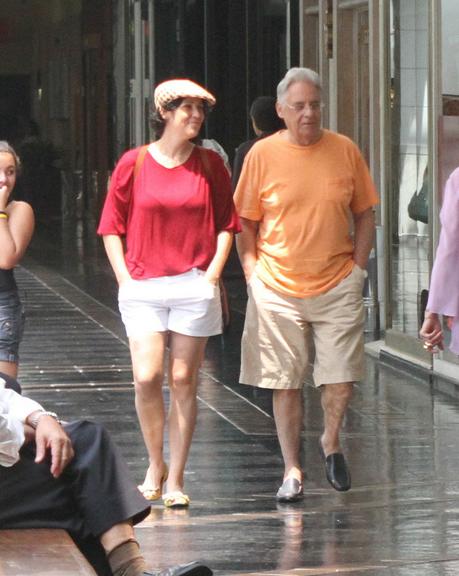 Fernando Henrique Cardoso passeia com a namorada Patrícia Scarlat