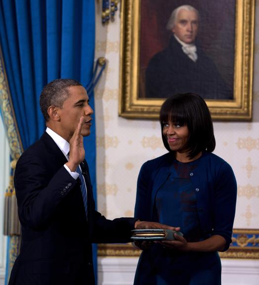 Presidente Barack Obama faz o juramento oficial do seu segundo mandato ao lado da mulher, Michelle