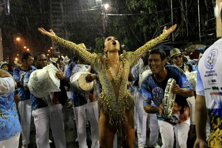 Sabrina Sato samba na sapucaí