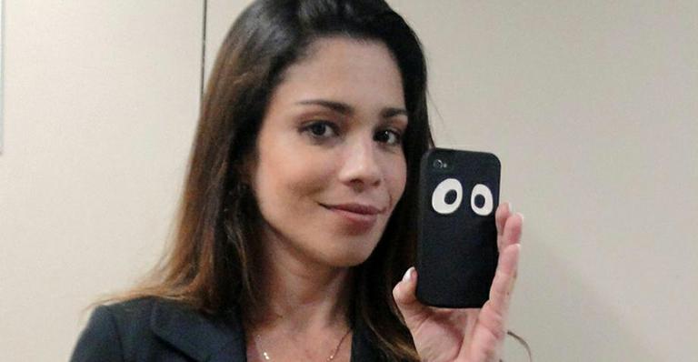 Famosos mostram seus acessórios para o celular