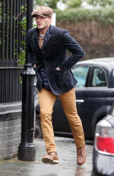 David Beckham mostra estilo ao passear por Londres, na Inglaterra