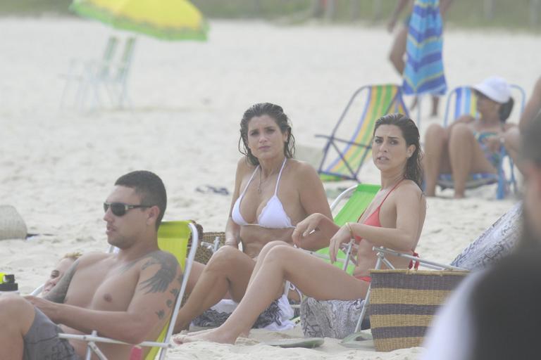 Flávia Alessandra e Fernanda Paes Leme gravam 'Salve Jorge' na praia