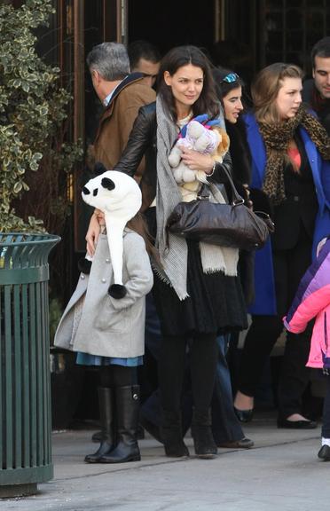 Suri Cruise e seu gorro de urso