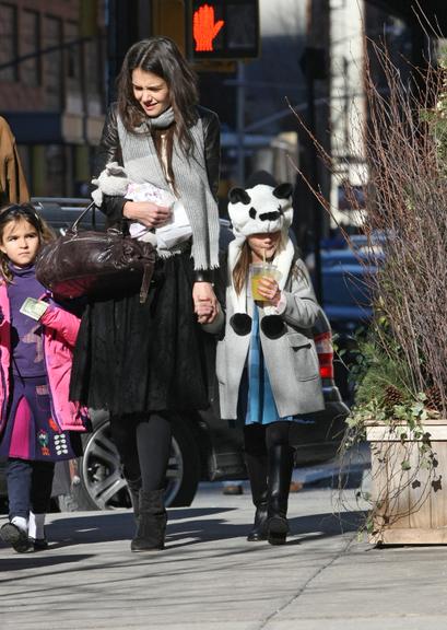 Suri Cruise e seu gorro de urso