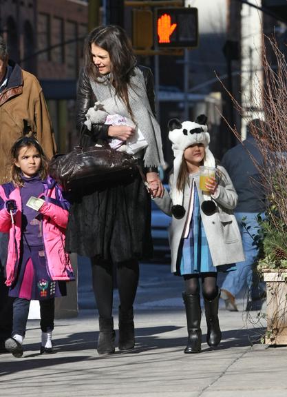 Suri Cruise e seu gorro de urso