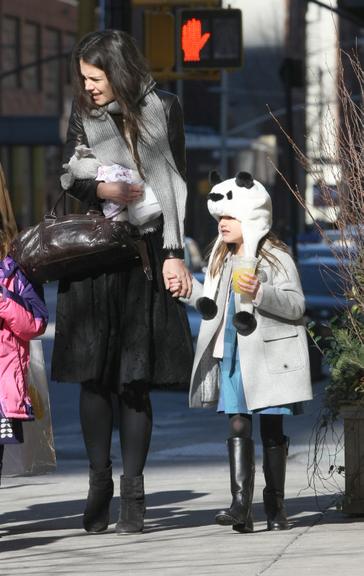 Suri Cruise e seu gorro de urso