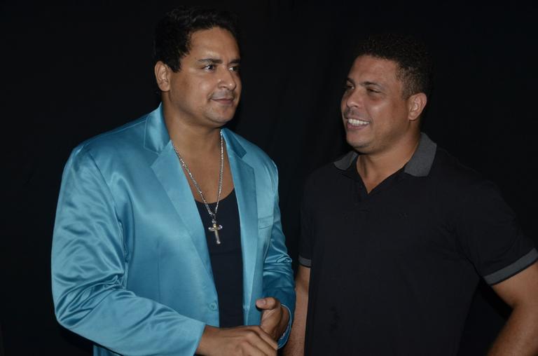 Ronaldo prestigia show do Harmonia, em Salvador