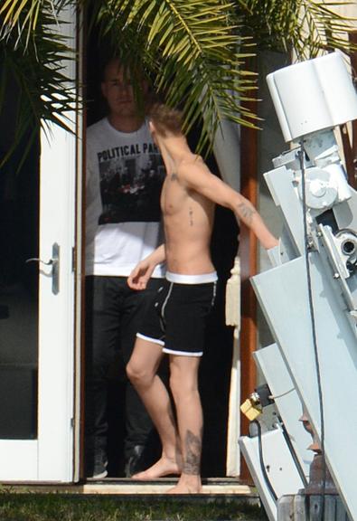 Justin Bieber surge de cueca em Miami