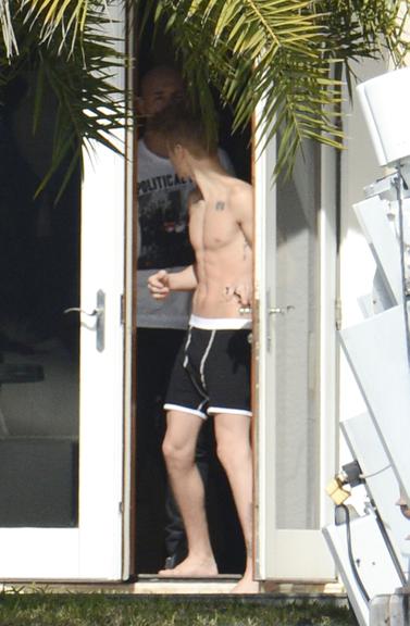 Justin Bieber surge de cueca em Miami