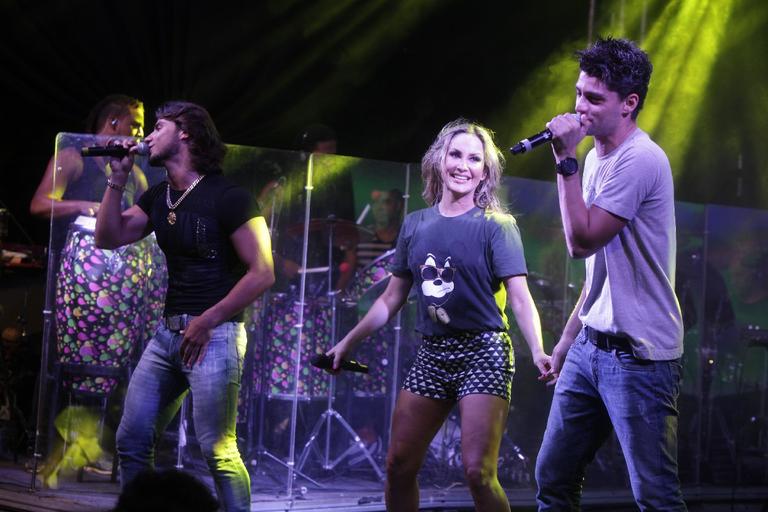 Claudia Leitte com Munhoz & Mariano