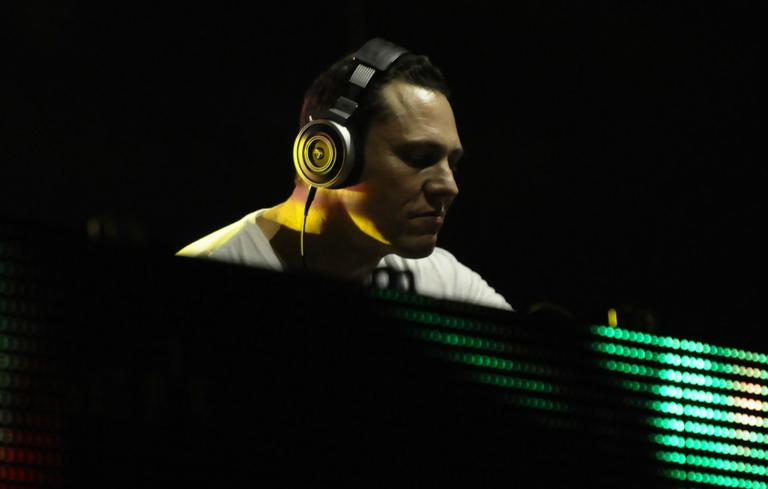 DJ Tiësto embala noitada em São Paulo