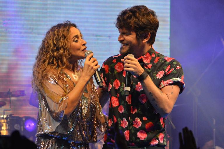 Daniela Mercury canta com Saulo Fernandes em Salvador