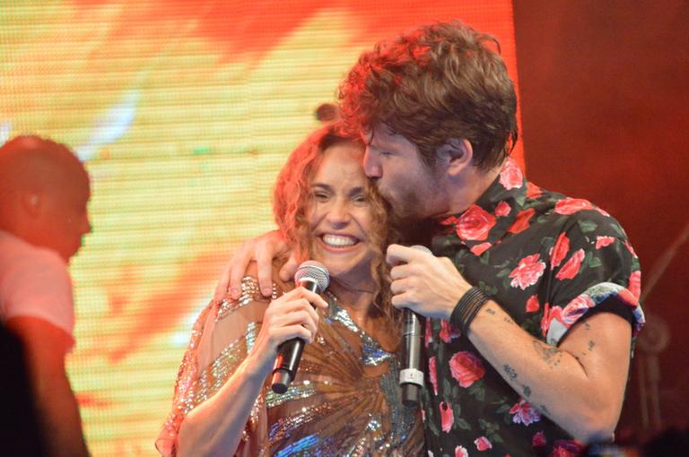 Daniela Mercury canta com Saulo Fernandes em Salvador