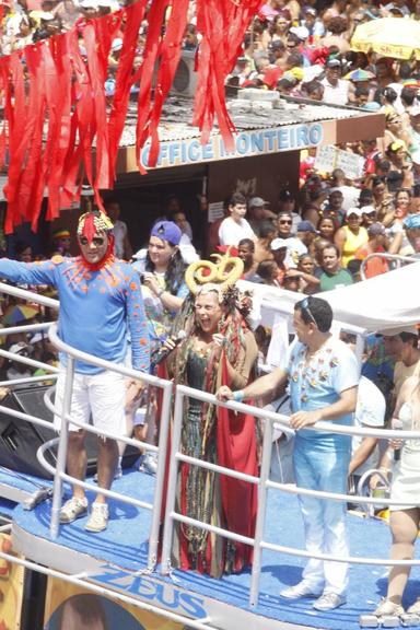 Fafá de Belém anima carnaval de Recife