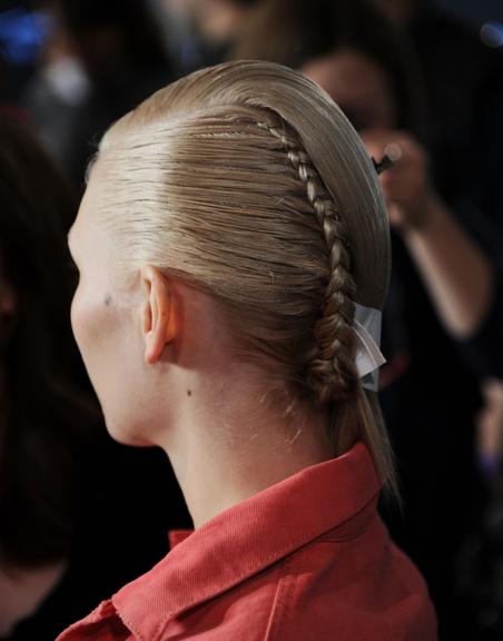 Detalhes de make e penteado do desfile de Alexandre Herchcovitch em Nova York