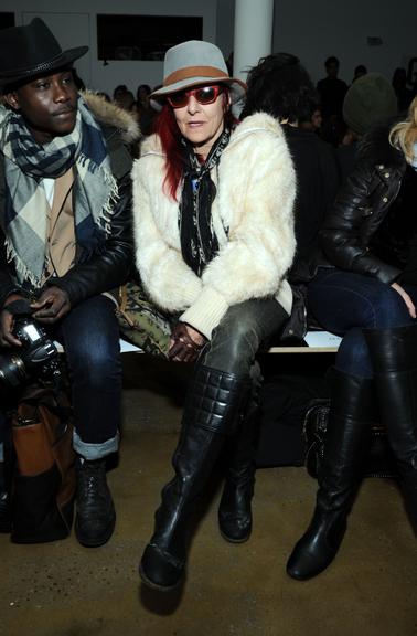 Patricia Field assiste a desfile de Alexandre Herchcovitch em Nova York