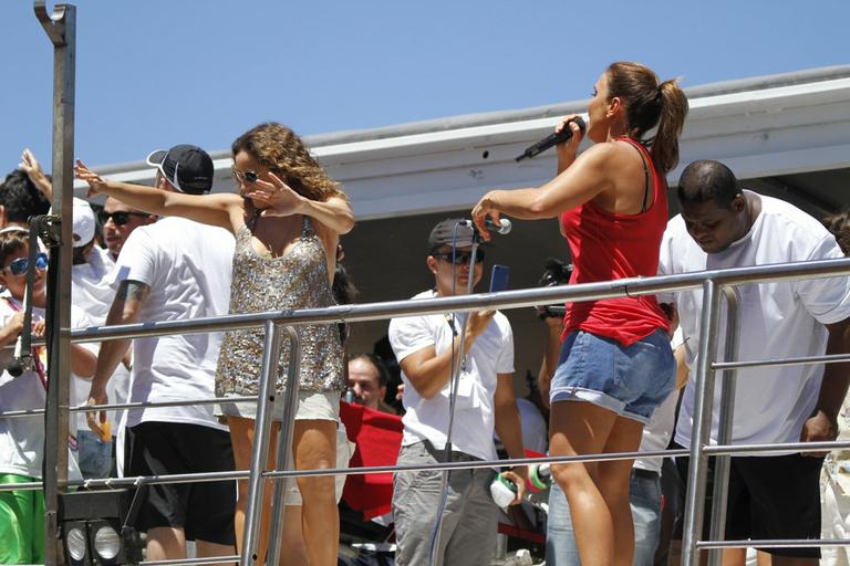 Ivete Sangalo, Daniela Mercury, Saulo Fernandes e Alinne Rosa no arrastão