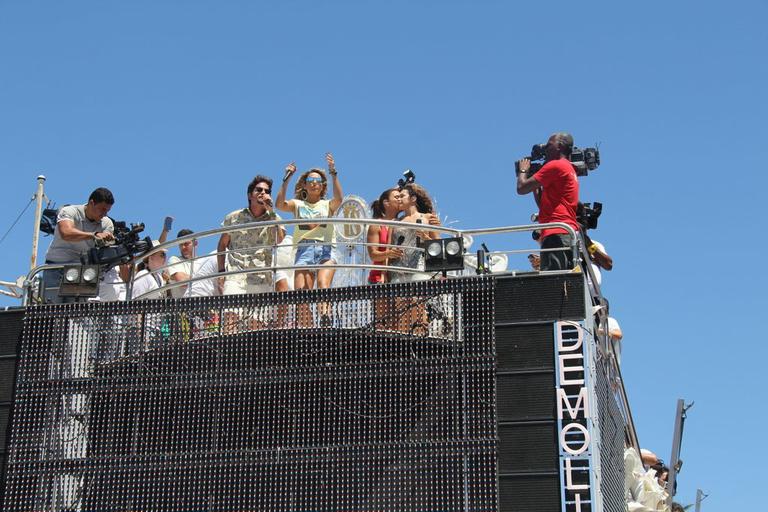 Ivete Sangalo, Daniela Mercury, Saulo Fernandes e Alinne Rosa no arrastão