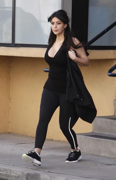 Grávida, Kim Kardashian se exercita em Los Angeles, Estados Unidos