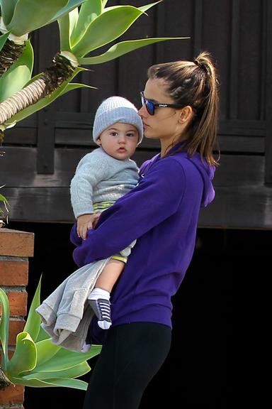 Alessandra Ambrosio e Jamie Mazur com os filhos Anja e Noah