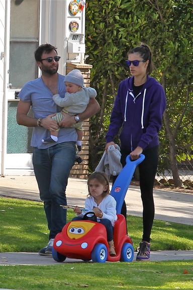 Alessandra Ambrosio e Jamie Mazur com os filhos Anja e Noah