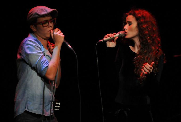 Ana Cañas e Maria Gadú cantam juntas em São Paulo