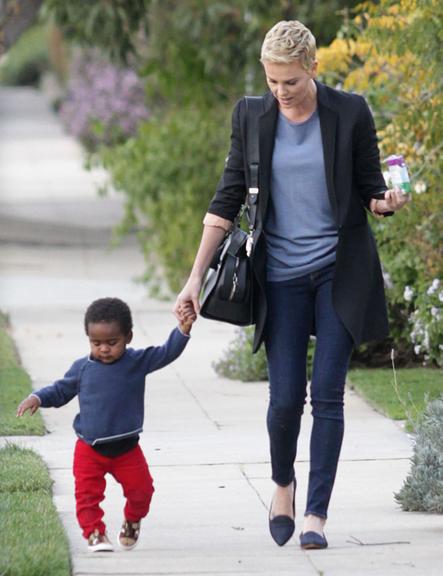 Charlize Theron e o simpático Jackson