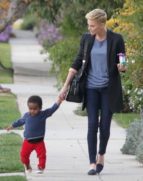 Charlize Theron e o simpático Jackson