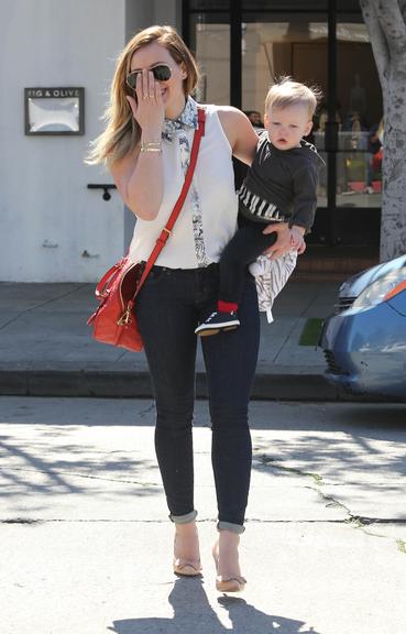 Hilary Duff e o pequeno Luca