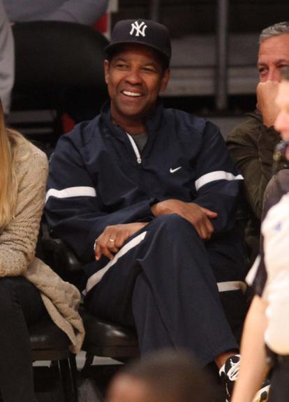 Denzel Washington curte jogo do Los Angeles Lakers na Califórnia