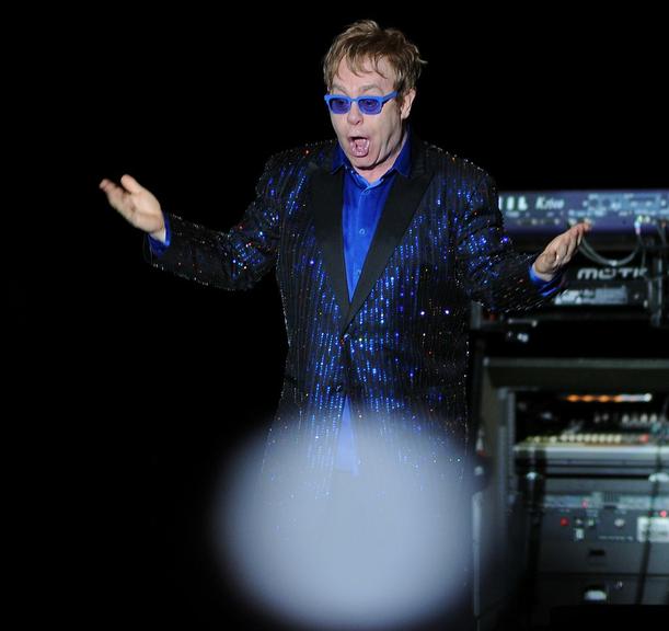 Elton John faz show em São Paulo