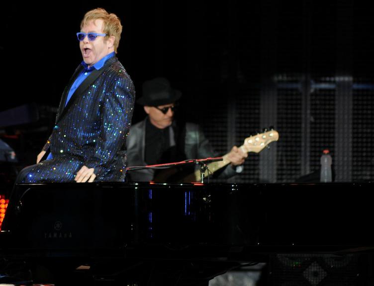 Elton John faz show em São Paulo