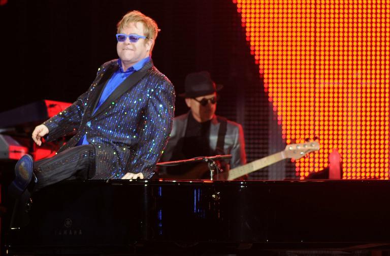 Elton John faz show em São Paulo