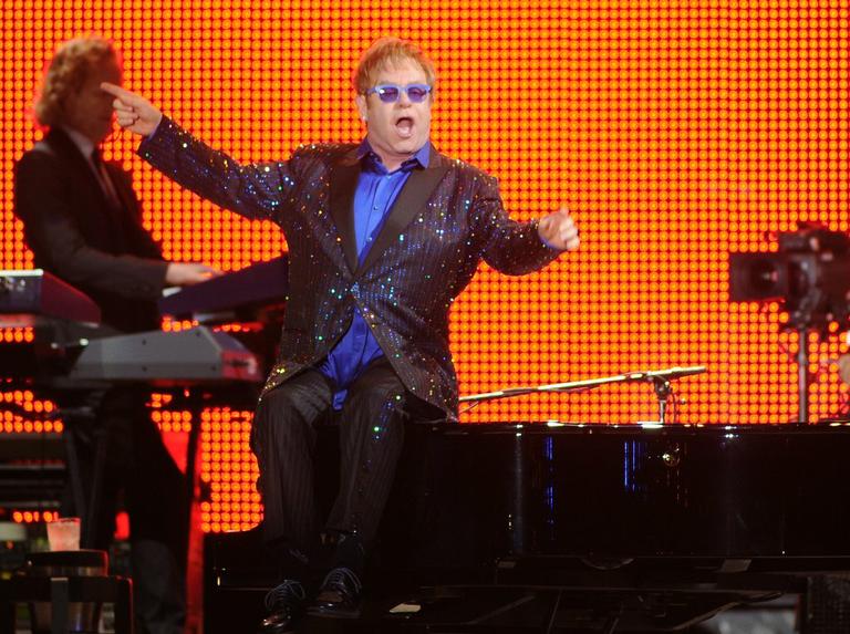 Elton John faz show em São Paulo