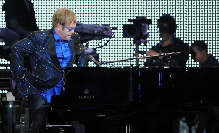 Elton John faz show em São Paulo