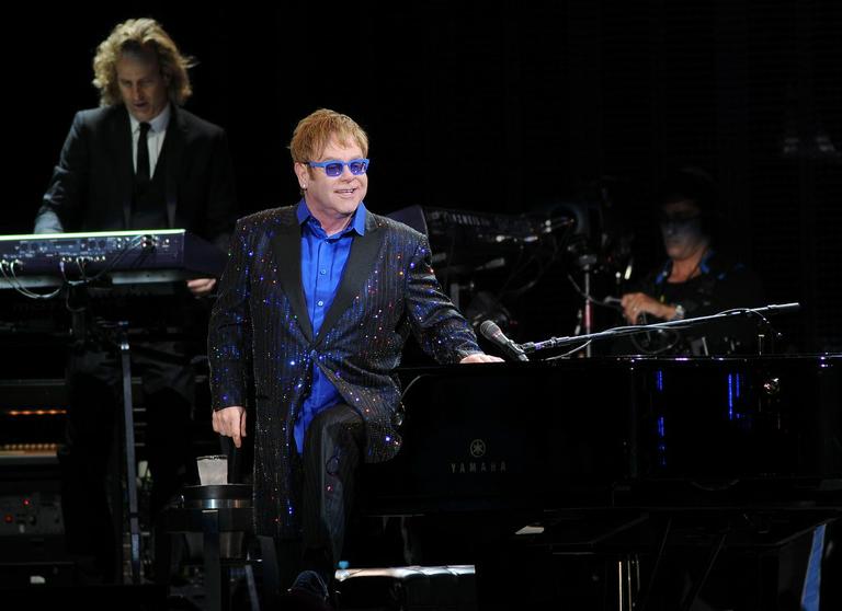 Elton John faz show em São Paulo