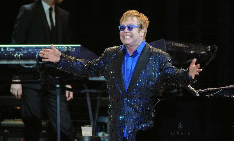 Elton John faz show em São Paulo