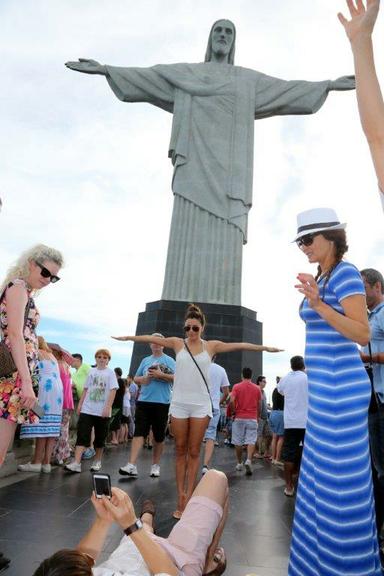 Eva Longoria visita o Cristo Redentor