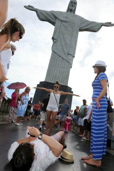 Eva Longoria visita o Cristo Redentor