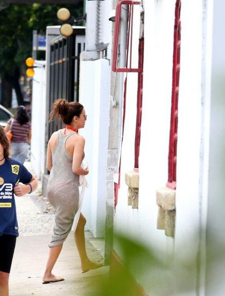 Eva Longoria visita Centro Espírita no Rio de Janeiro