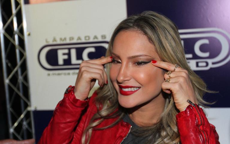 Claudia Leitte agita show em São Paulo