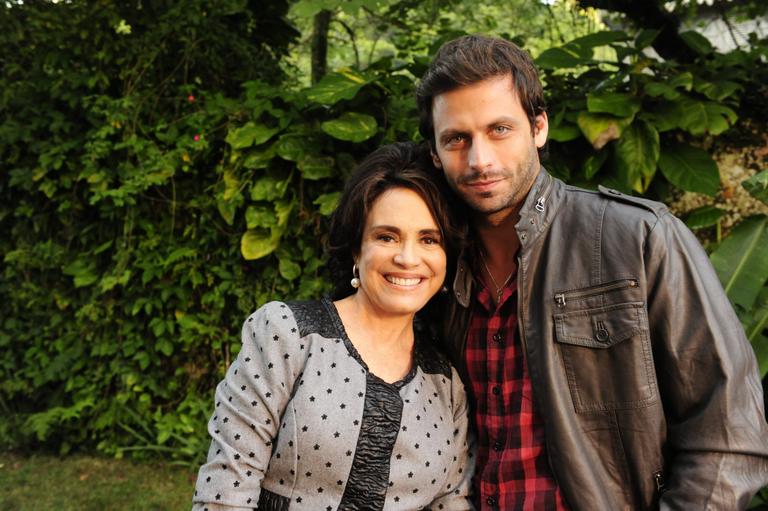 Felipe ( Henri Castelli ) e Clô ( Regina Duarte ) em 'O Astro', de 2011