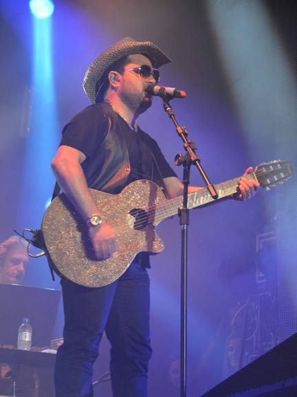 Zezé Di Camargo e Luciano se apresentam em São Paulo