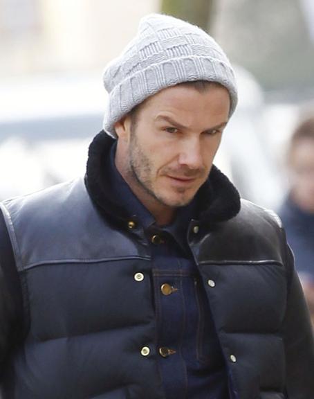 David Beckham passeia com Harper em Londres