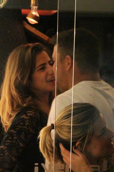 Ronaldo e Paula Morais namoram na noite do Rio de Janeiro