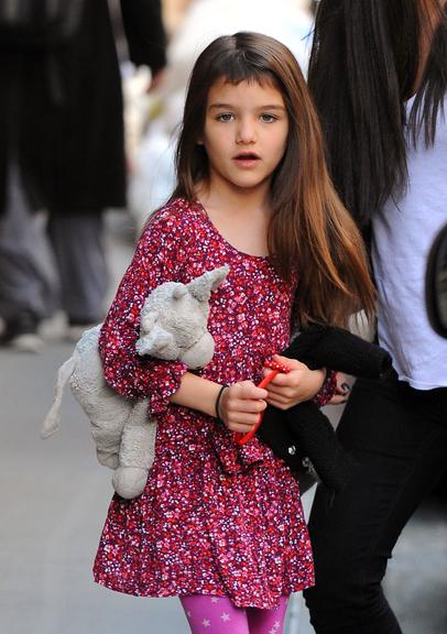 Suri Cruise adota franjinha em seu novo visual