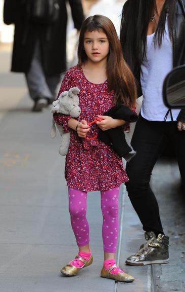 Suri Cruise adota franjinha em seu novo visual