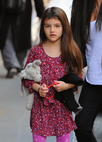 Suri Cruise adota franjinha em seu novo visual